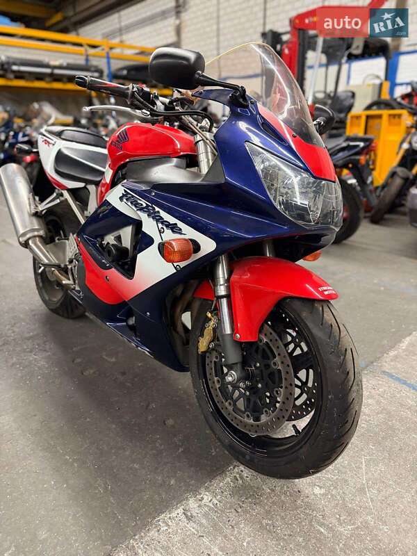 Спортбайк Honda CBR 929RR 2000 в Чернігові