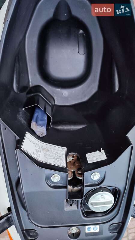 Скутер Honda CHS 125 2014 в Ровно