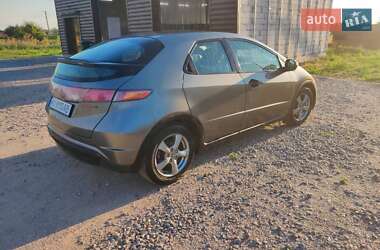 Хэтчбек Honda Civic 2006 в 