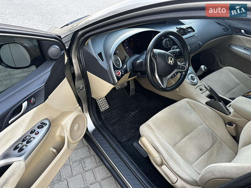 Хэтчбек Honda Civic 2007 в Днепре