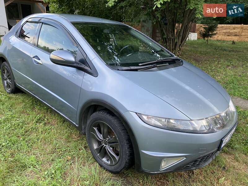 Хэтчбек Honda Civic 2007 в Запорожье