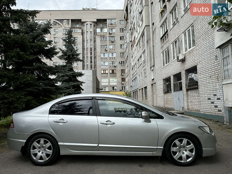 Седан Honda Civic 2006 в Дніпрі