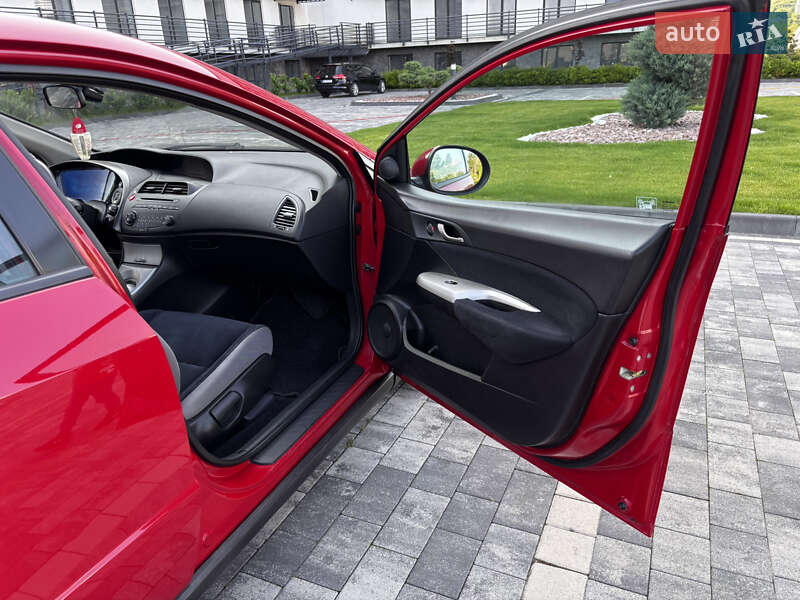 Хэтчбек Honda Civic 2006 в Мукачево