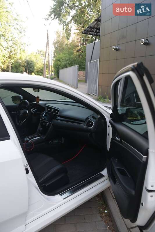 Седан Honda Civic 2019 в Славянске