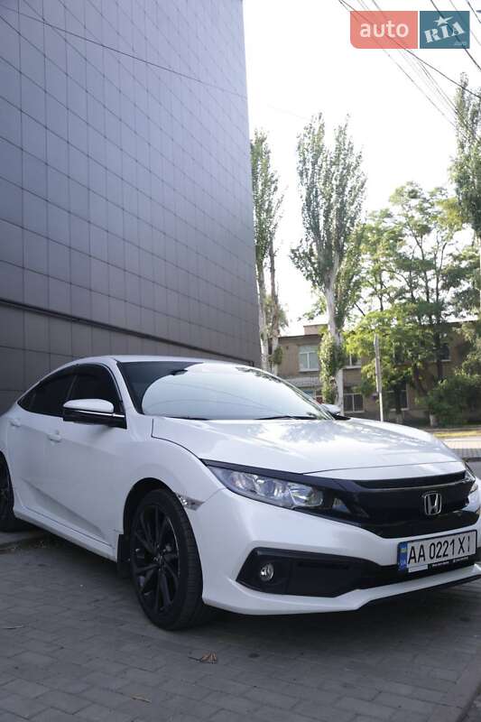 Седан Honda Civic 2019 в Славянске