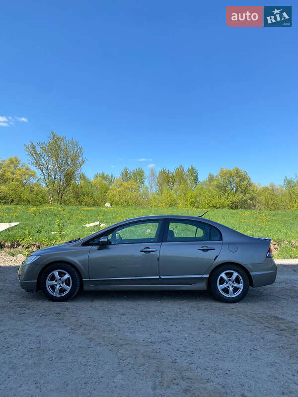 Хэтчбек Honda Civic 2008 в Ивано-Франковске