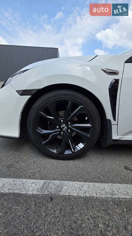 Хэтчбек Honda Civic 2016 в Киеве
