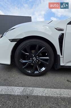 Хэтчбек Honda Civic 2016 в 