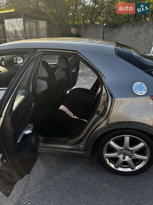 Хэтчбек Honda Civic 2006 в Днепре