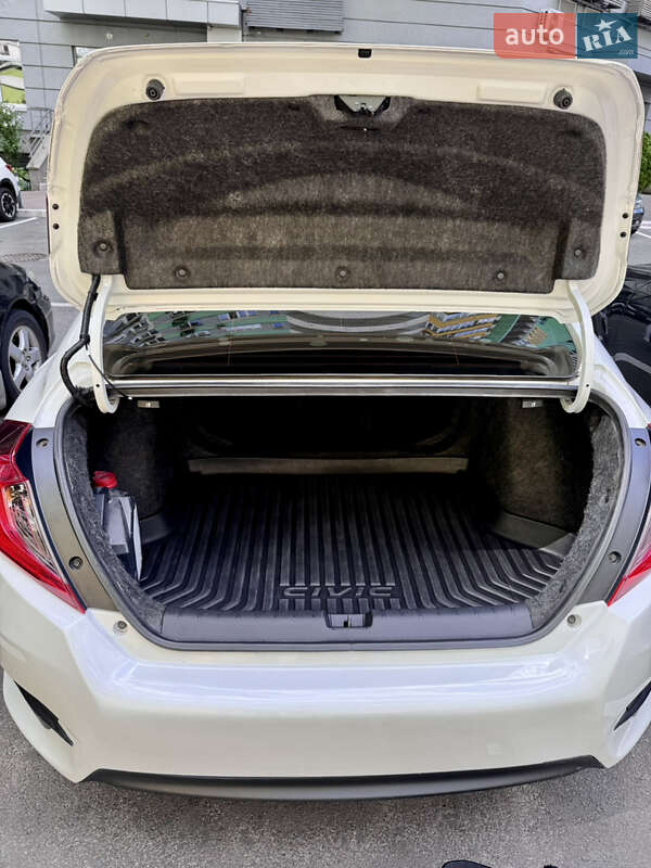 Седан Honda Civic 2016 в Киеве