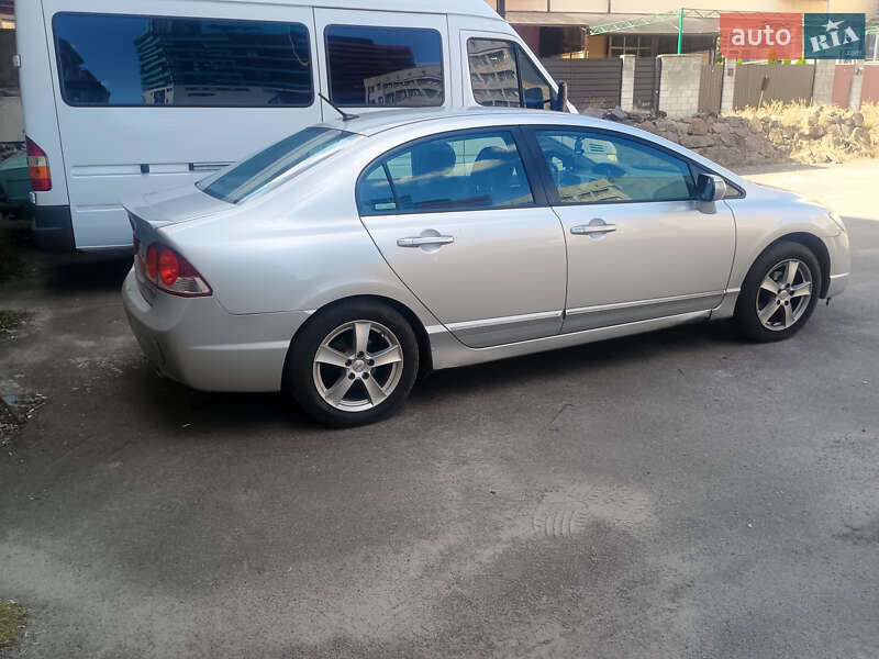Седан Honda Civic 2006 в Ровно