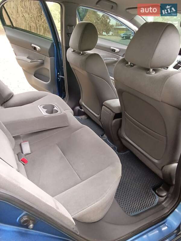 Седан Honda Civic 2006 в Дніпрі