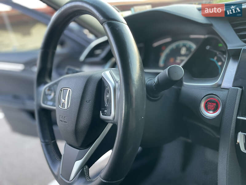 Седан Honda Civic 2018 в Киеве