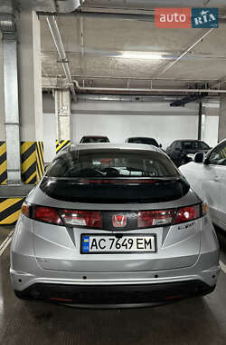 Хэтчбек Honda Civic 2006 в 