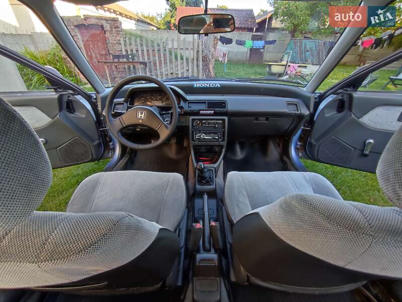 Седан Honda Civic 1988 в Здолбуніві