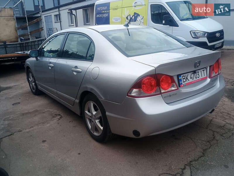 Седан Honda Civic 2006 в Ровно