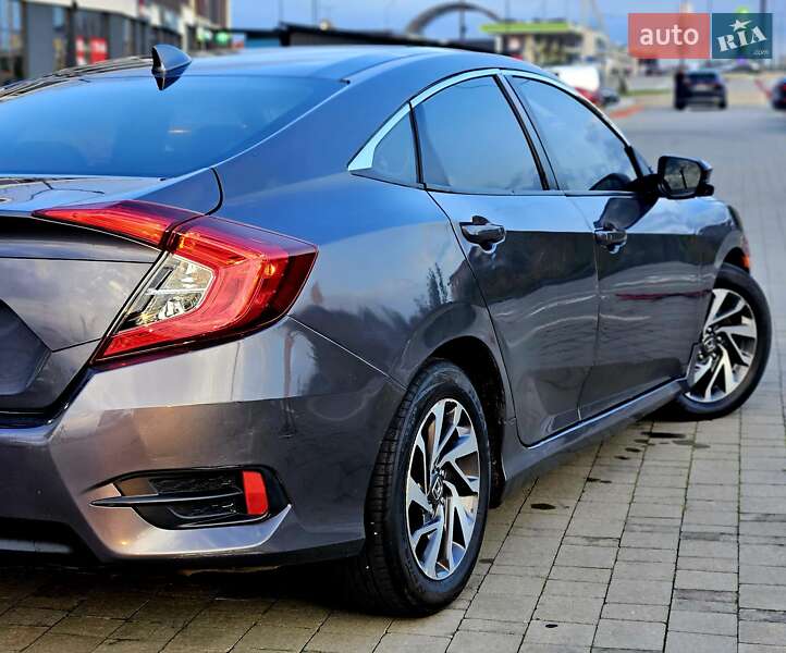 Седан Honda Civic 2017 в Львове