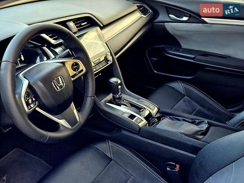 Седан Honda Civic 2017 в Львове