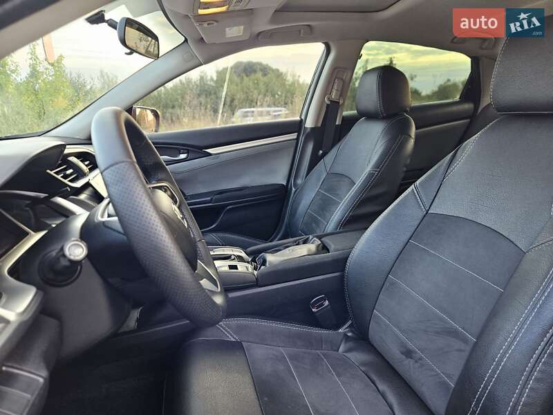 Седан Honda Civic 2017 в Львове