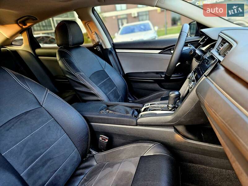 Седан Honda Civic 2017 в Львове