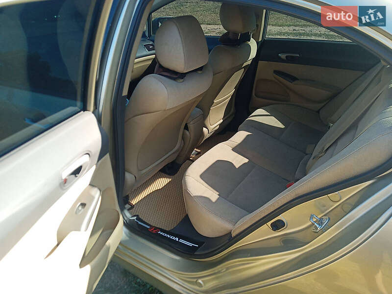 Седан Honda Civic 2008 в Лохвиці