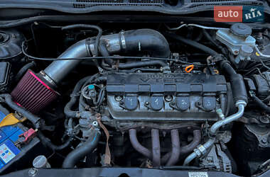 Хэтчбек Honda Civic 2004 в 