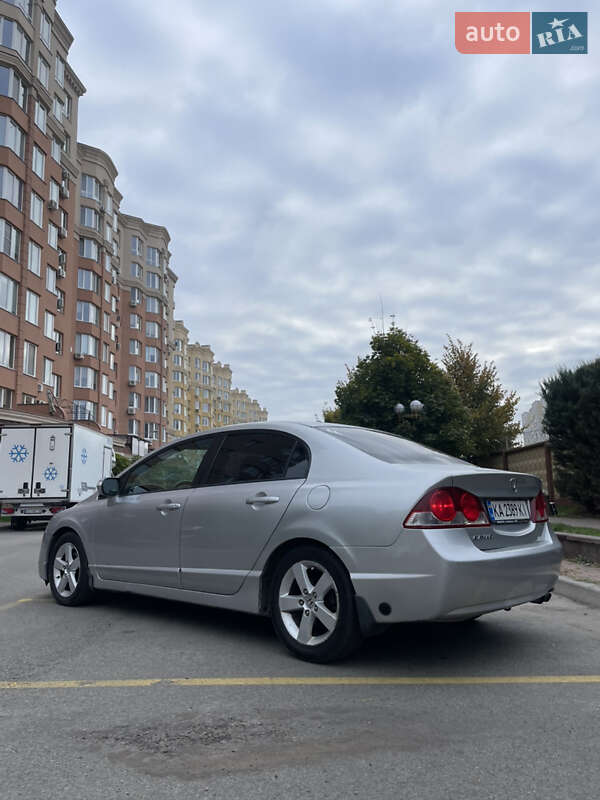 Седан Honda Civic 2008 в Софиевской Борщаговке