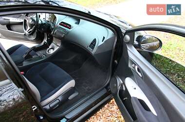 Хэтчбек Honda Civic 2006 в 