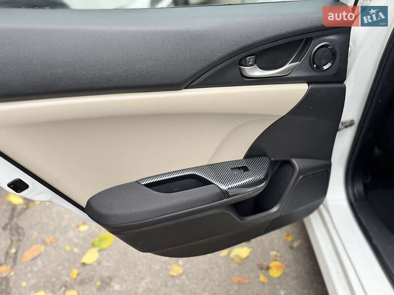 Хэтчбек Honda Civic 2017 в Киеве фото 15 Хэтчбек Honda Civic 2017 в Киеве