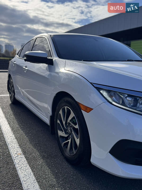 Седан Honda Civic 2017 в Киеве фото 7 Седан Honda Civic 2017 в Киеве