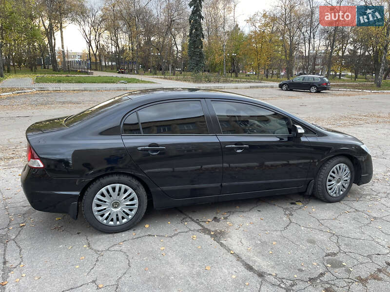 Седан Honda Civic 2006 в Чутовому