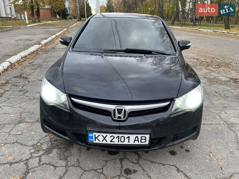 Седан Honda Civic 2006 в Чутовому