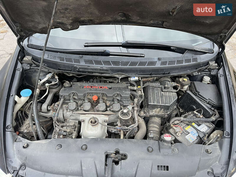 Седан Honda Civic 2006 в Чутовому