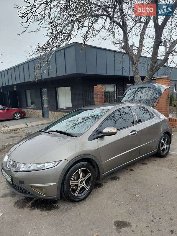 Хетчбек Honda Civic 2006 в Кривому Розі фото 2 Хетчбек Honda Civic 2006 в Кривому Розі