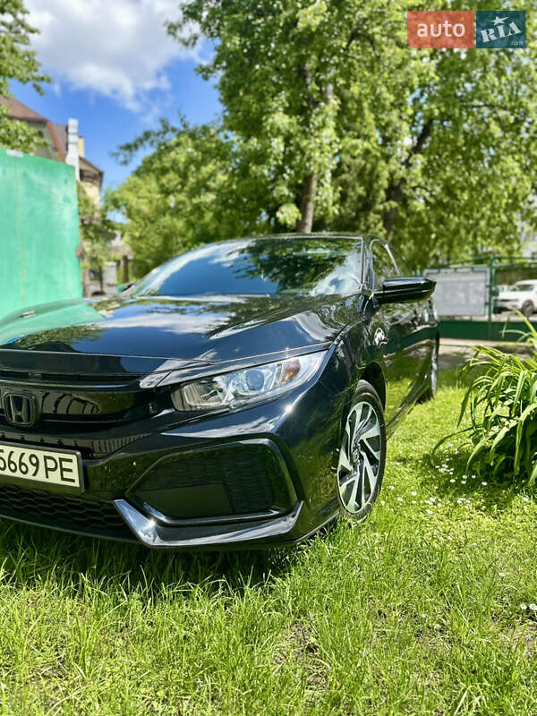 Хэтчбек Honda Civic 2018 в Львове