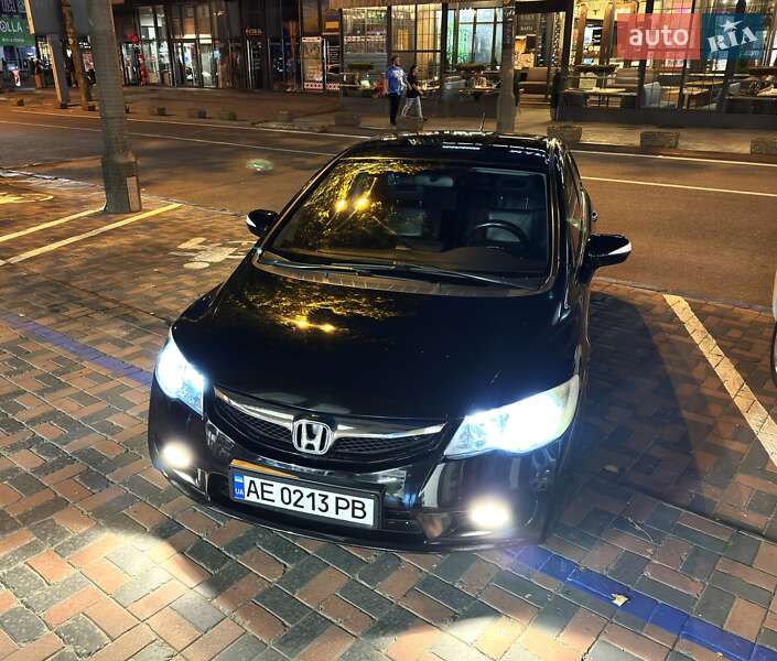 Седан Honda Civic 2010 в Днепре