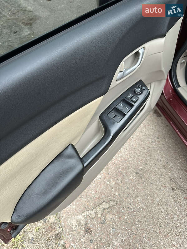 Седан Honda Civic 2012 в Чернігові