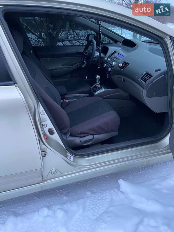 Седан Honda Civic 2008 в Новых Санжарах