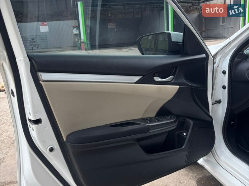 Седан Honda Civic 2018 в Киеве