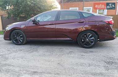 Седан Honda Clarity 2017 в Ромнах