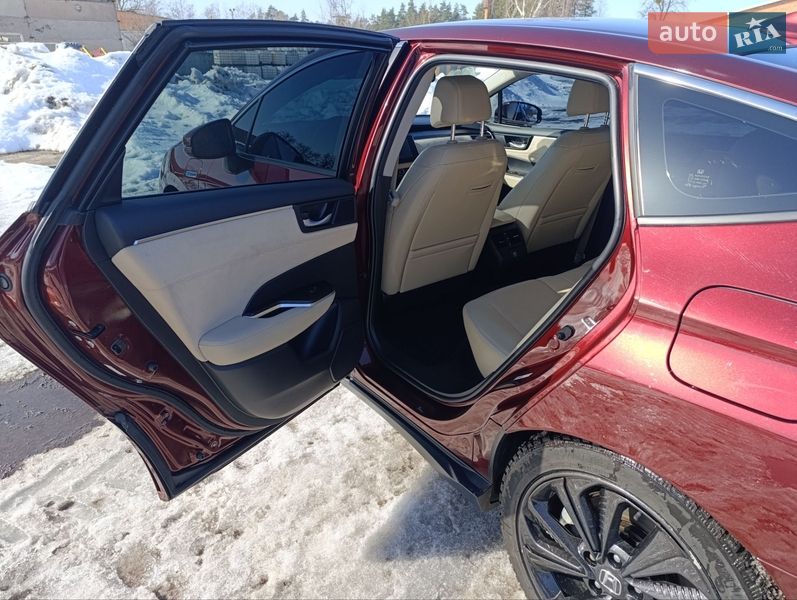 Седан Honda Clarity 2017 в Ромнах