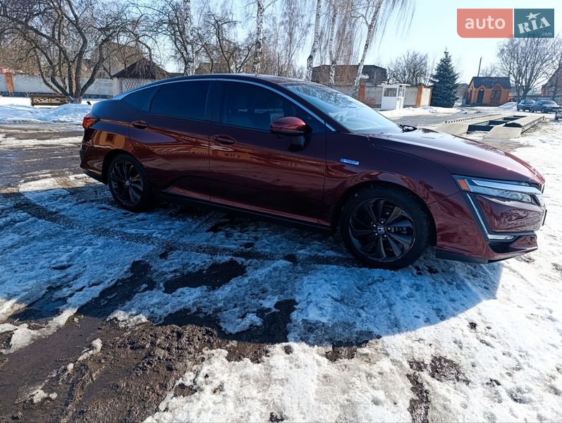 Седан Honda Clarity 2017 в Ромнах