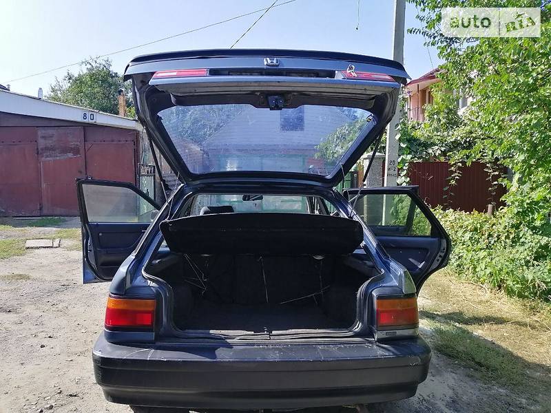Седан Honda Concerto 1991 в Хороле