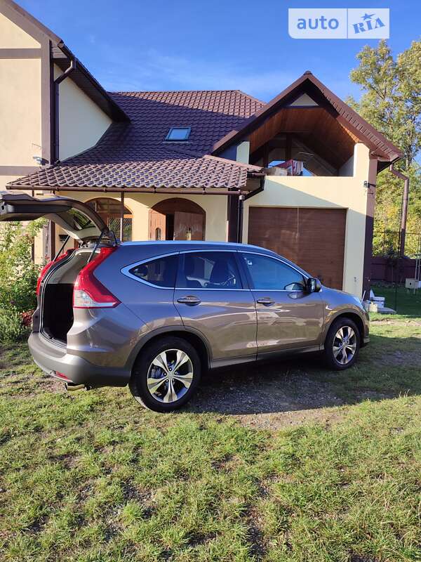Внедорожник / Кроссовер Honda CR-V 2013 в Черновцах