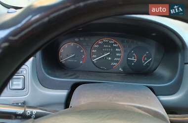 Позашляховик / Кросовер Honda CR-V 2001 в 