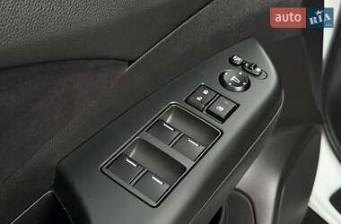 Внедорожник / Кроссовер Honda CR-V 2015 в 