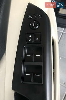 Позашляховик / Кросовер Honda CR-V 2014 в 