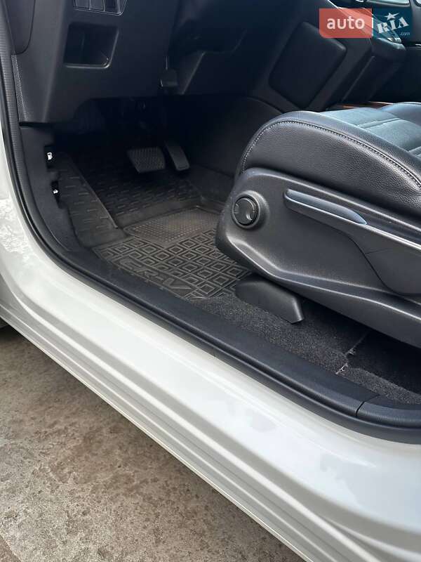 Внедорожник / Кроссовер Honda CR-V 2020 в Макарове