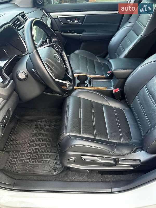 Внедорожник / Кроссовер Honda CR-V 2020 в Макарове