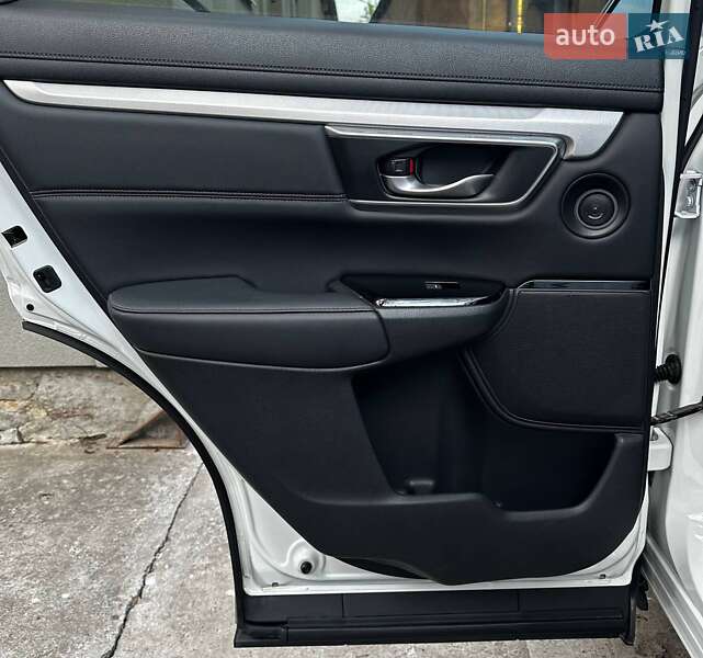 Внедорожник / Кроссовер Honda CR-V 2020 в Макарове